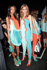 Diane von Furstenberg Spring 2013 Backstage iL0HRCWz_wTx.jpg