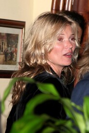 Kate_Moss_in_Milan_Ij_q_Svw9e_Rcl.jpg