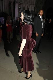 Dita_von_Teese_shows_off_glamorous_style_Philip.jpg