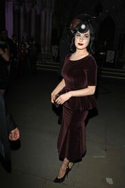 003_Dita_von_Teese_shows_off_glamorous_style_Philip.jpg