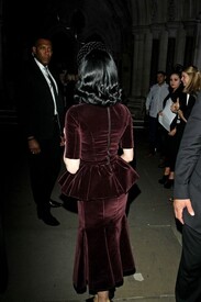 005_Dita_von_Teese_shows_off_glamorous_style_Philip.jpg