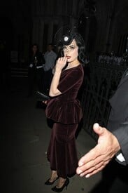 008_Dita_von_Teese_shows_off_glamorous_style_Philip.jpg