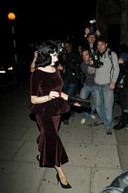 010_Dita_von_Teese_shows_off_glamorous_style_Philip.jpg