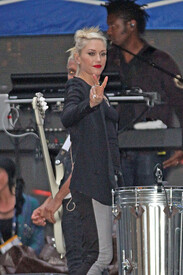 004_Gwen_Stefani_rest_No_Doubt_practice_Rockefeller.jpg