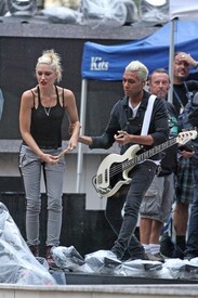 005_Gwen_Stefani_rest_No_Doubt_practice_Rockefeller.jpg