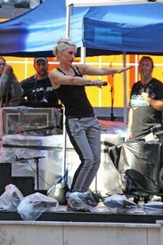 009_Gwen_Stefani_rest_No_Doubt_practice_Rockefeller.jpg