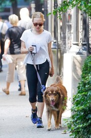 Amanda_Seyfried_gets_exercise_goes_walk_jog_Tbpu.jpg