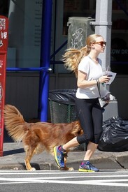 Amanda_Seyfried_gets_exercise_goes_walk_jog_Ve_Ex.jpg