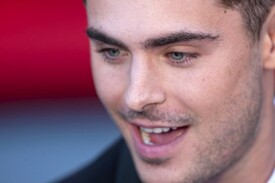 Zac_Efron_Any_Price_Premieres_Venice_Film_d_S_AKa.jpg