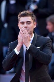 Zac_Efron_Any_Price_Premieres_Venice_Film_Ka_UVPh.jpg