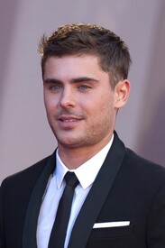 Zac_Efron_Any_Price_Premieres_Venice_Film_l7_Ejc_L.jpg