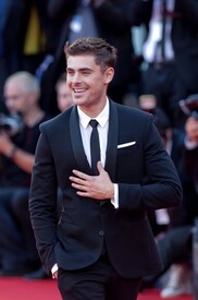 Zac_Efron_Any_Price_Premieres_Venice_Film_SBl_V90.jpg