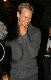 th_Actor_True_Blood_hunk_Alexander_Skarsgard_T7b_Iq_W.jpg