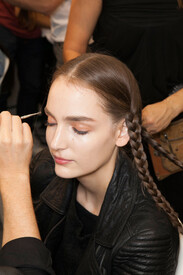 Viktor_Rolf_Spring_2013_Backstage_Yela_J23_Tg99x.jpg