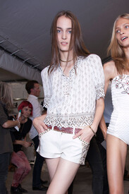 th_Isabel_Marant_Spring_2013_Backstage_x_Wo_F_k9_DZq_x.jpg