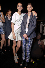 Richard_Chai_Love_Spring_2013_Backstage_o_F8v_Vluw.jpg