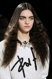 Viktor_Rolf_Spring_2013_Details_0_PWkjhc_UJx1x.jpg