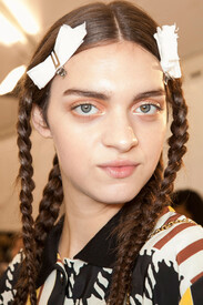 Viktor_Rolf_Spring_2013_Backstage_NAGv8h_Uxn_J0x.jpg
