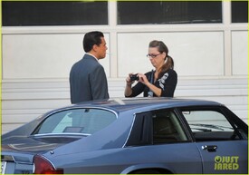 leonardo-dicaprio-wolf-of-wall-street-set-with-martin-scorsese-12.jpg
