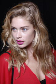 Giles_Spring_2013_Backstage_0_Xh3rb_Vc_E7_Kx.jpg