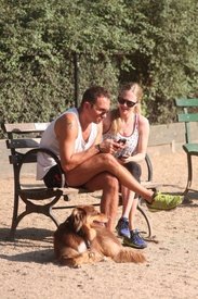 amanda_seyfried_out_about_and_at_a_dog_park_in_new_york_08_30_12_AUcZ24j.sized.jpg