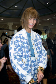Balmain Spring 2014 Backstage XGbMwY-H7Wqx.jpg
