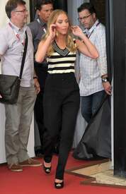 scarlettj030913BZNimage125.jpg