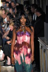 Naomi Campbell Emilio Pucci Spring 2015 RTW_05.jpg