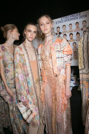 Etro_Spring_2016_Backstage_EL9n_Wyy_CLD_x.jpg