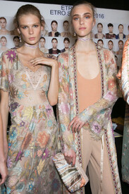 Etro_Spring_2016_Backstage_V0d_B69xm6a_Ix.jpg