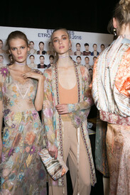 Etro_Spring_2016_Backstage_z_Xc312q_Bfoex.jpg