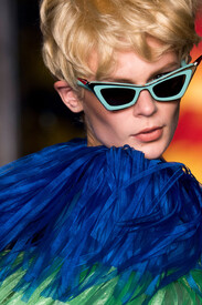 Moschino_Spring_2016_Details_c_Qk_u0v0_Sajx.jpg