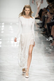 Blumarine_Spring_2016_d90j_I_QAYRUx.jpg