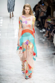 Blumarine_Spring_2016_p3f1erkgedgx.jpg