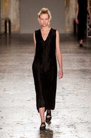 Uma_Wang_Spring_2016_8Zr1Hhf1BKNx.jpg