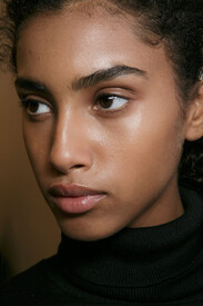 Burberry_Prorsum_Spring_2016_Backstage_1_G7_Pr_UID.jpg