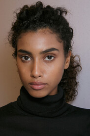 Burberry_Prorsum_Spring_2016_Backstage_8_Mld1_Bs73.jpg