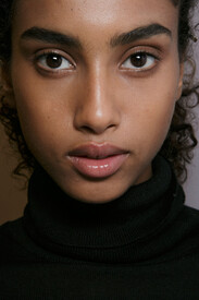Burberry_Prorsum_Spring_2016_Backstage_o_Se_N_o0_TW.jpg