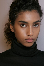 Burberry_Prorsum_Spring_2016_Backstage_uo_Wlg_EDYV.jpg