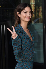 Lily_Aldridge_091615_2854b.jpg