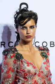 adriana_lima_ss_2016_Marc_Jacobs_2.jpg