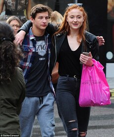 2CBE9ED900000578-3248769-Young_love_The_redhead_radiated_happiness_throughout_the_duratio-a-200_1443.jpg
