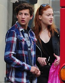 2CBE9F1700000578-3248769-Keeping_everyone_guessing_Sophie_s_agent_declined_the_offer_to_c-a-208_1443.jpg