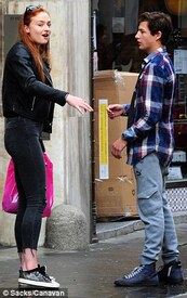 2CBE9FE600000578-3248769-Super_casual_Tye_slipped_on_a_pair_of_grey_jogging_bottoms_while-a-211_1443.jpg