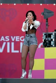 dlovato190915BZNimage1.jpg