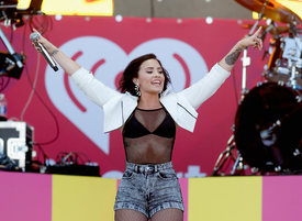 dlovato190915BZNimage11.jpg