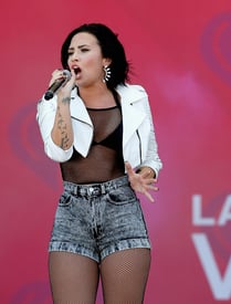 dlovato190915BZNimage15.jpg