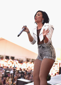 dlovato190915BZNimage27.jpg