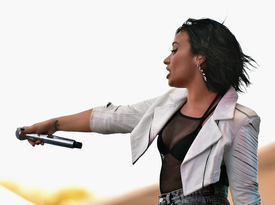 dlovato190915BZNimage31.jpg