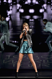 tswift260915BZNimage11.jpg